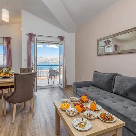 Mihaela Apartment
