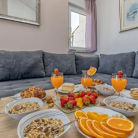 Mihaela Apartment *
