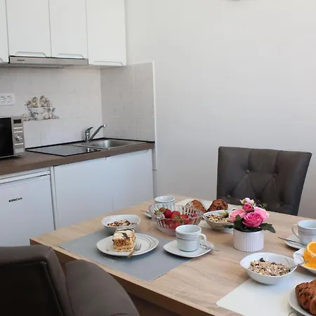 Apartment Mihaela *