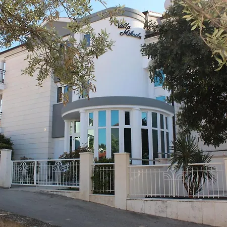 Mihaela Apartment