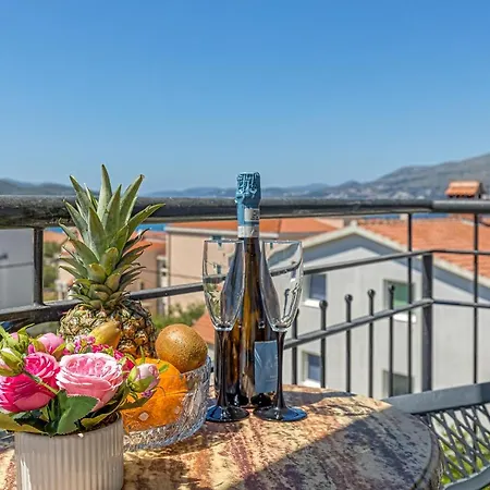 Mihaela Apartment