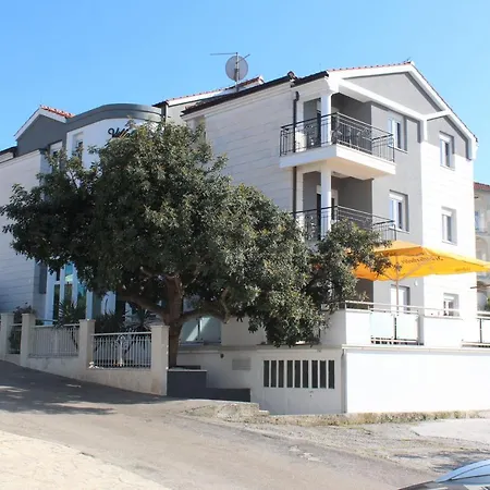 Mihaela Apartment *