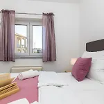 Apartment Mihaela *