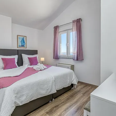 Mihaela Трогір