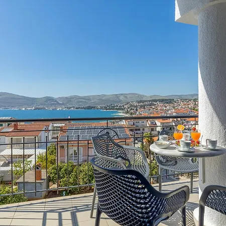 Mihaela Lägenhet Trogir